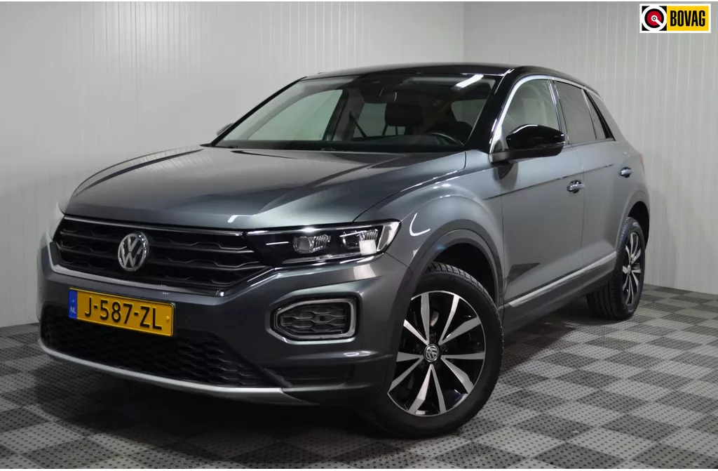 Volkswagen T-Roc 1.5 TSI Sport / Virt.Cock. / Camera / Stoelverw./ Led / Adap.Cruise / Pdc